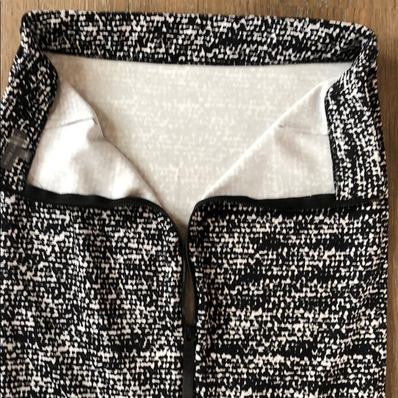 Vince Camuto• Exposed Zipper Pencil Skirt - Picture 7 of 8